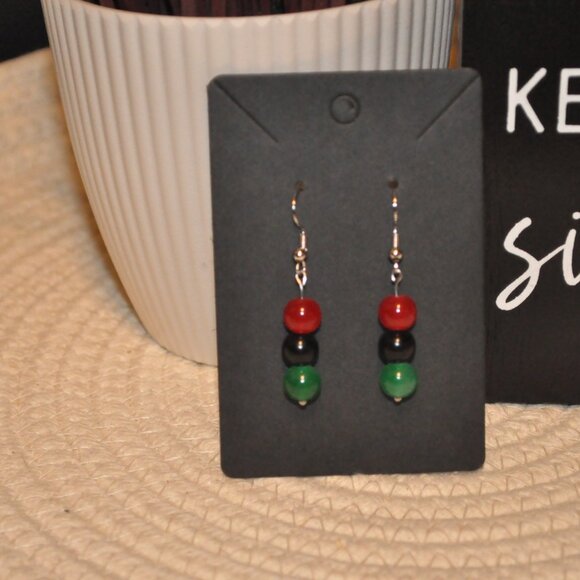Red, Black & Green Beaded Drop Earrings - Picture 2 of 3